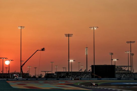 Isack Hadjar (FRA) Racing Bulls VCARB 02.
28.11.2025 Formula 1 World Championship, Rd 23, Qatar Grand Prix, Doha, Qatar, Sprint Qualifying Day.
- www.xpbimages.com, EMail: requests@xpbimages.com © Copyright: Charniaux / XPB Images