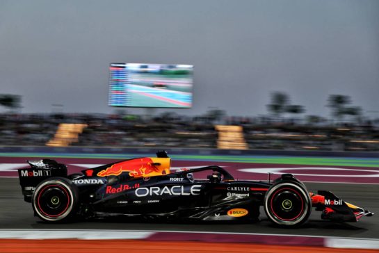 Max Verstappen (NLD) Red Bull Racing RB21.
28.11.2025 Formula 1 World Championship, Rd 23, Qatar Grand Prix, Doha, Qatar, Sprint Qualifying Day.
- www.xpbimages.com, EMail: requests@xpbimages.com © Copyright: Batchelor / XPB Images
