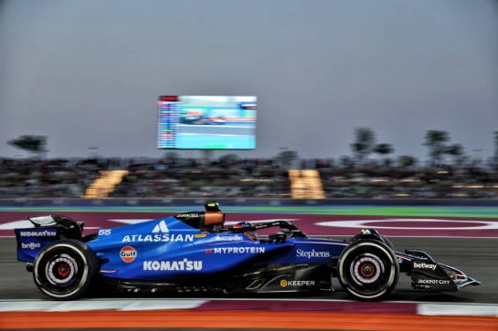 Carlos Sainz (ESP) Atlassian Williams Racing FW47.
28.11.2025 Formula 1 World Championship, Rd 23, Qatar Grand Prix, Doha, Qatar, Sprint Qualifying Day.
- www.xpbimages.com, EMail: requests@xpbimages.com © Copyright: Batchelor / XPB Images