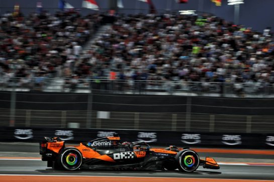 Oscar Piastri (AUS) McLaren MCL39.
28.11.2025 Formula 1 World Championship, Rd 23, Qatar Grand Prix, Doha, Qatar, Sprint Qualifying Day.
- www.xpbimages.com, EMail: requests@xpbimages.com © Copyright: Batchelor / XPB Images