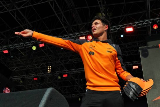 Lando Norris (GBR) McLaren on the FanZone Stage.
28.11.2025 Formula 1 World Championship, Rd 23, Qatar Grand Prix, Doha, Qatar, Sprint Qualifying Day.
- www.xpbimages.com, EMail: requests@xpbimages.com © Copyright: Moy / XPB Images