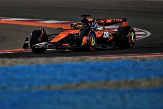 Oscar Piastri (AUS) McLaren MCL39.
28.11.2025 Formula 1 World Championship, Rd 23, Qatar Grand Prix, Doha, Qatar, Sprint Qualifying Day.
- www.xpbimages.com, EMail: requests@xpbimages.com © Copyright: Moy / XPB Images