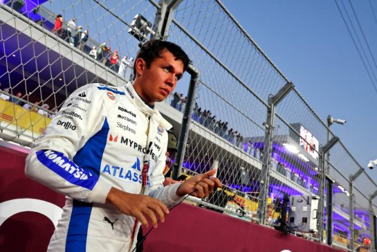 Alexander Albon (THA) Atlassian Williams Racing on the grid.
29.11.2025. Formula 1 World Championship, Rd 23, Qatar Grand Prix, Doha, Qatar, Sprint and Qualifying Day.
- www.xpbimages.com, EMail: requests@xpbimages.com © Copyright: Batchelor / XPB Images