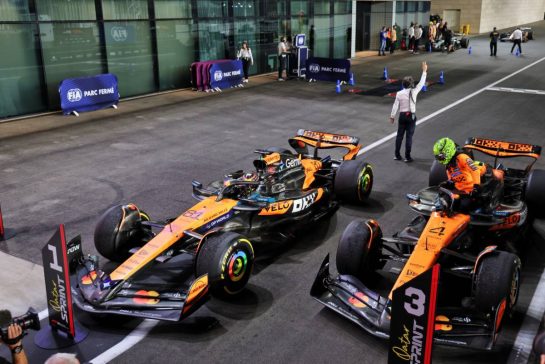 Race winner Oscar Piastri (AUS) McLaren MCL39 in Sprint parc ferme with team mate Lando Norris (GBR) McLaren MCL39.
29.11.2025. Formula 1 World Championship, Rd 23, Qatar Grand Prix, Doha, Qatar, Sprint and Qualifying Day.
- www.xpbimages.com, EMail: requests@xpbimages.com © Copyright: Batchelor / XPB Images
