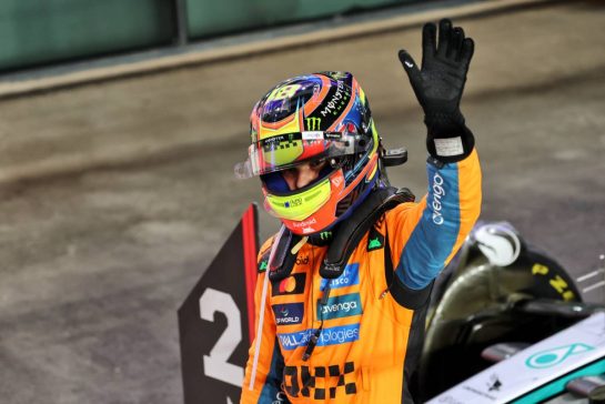 Race winner Oscar Piastri (AUS) McLaren celebrates in Sprint parc ferme.
29.11.2025. Formula 1 World Championship, Rd 23, Qatar Grand Prix, Doha, Qatar, Sprint and Qualifying Day.
- www.xpbimages.com, EMail: requests@xpbimages.com © Copyright: Batchelor / XPB Images