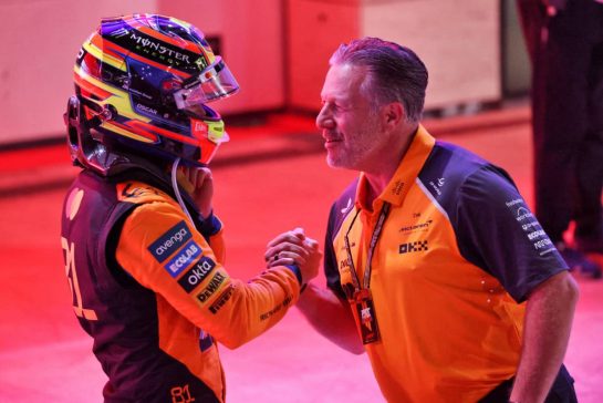 (L to R): Race winner Oscar Piastri (AUS) McLaren with Zak Brown (USA) McLaren Executive Director in Sprint parc ferme.
29.11.2025. Formula 1 World Championship, Rd 23, Qatar Grand Prix, Doha, Qatar, Sprint and Qualifying Day.
- www.xpbimages.com, EMail: requests@xpbimages.com © Copyright: Batchelor / XPB Images