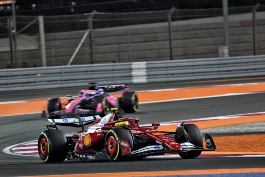 Lewis Hamilton (GBR) Ferrari SF-25.
29.11.2025. Formula 1 World Championship, Rd 23, Qatar Grand Prix, Doha, Qatar, Sprint and Qualifying Day.
- www.xpbimages.com, EMail: requests@xpbimages.com © Copyright: Batchelor / XPB Images