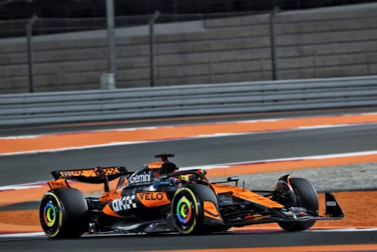 Oscar Piastri (AUS) McLaren MCL39.
29.11.2025. Formula 1 World Championship, Rd 23, Qatar Grand Prix, Doha, Qatar, Sprint and Qualifying Day.
- www.xpbimages.com, EMail: requests@xpbimages.com © Copyright: Batchelor / XPB Images