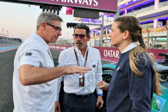 (L to R): Bernd Maylander (GER) FIA Safety Car Driver with Rui Marques (POR) FIA Race Director and Claire Dubbelman (NLD) F1 Deputy Race Director on the grid.
29.11.2025. Formula 1 World Championship, Rd 23, Qatar Grand Prix, Doha, Qatar, Sprint and Qualifying Day.
- www.xpbimages.com, EMail: requests@xpbimages.com © Copyright: Moy / XPB Images