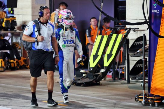 Liam Lawson (NZL) Racing Bulls.
29.11.2025. Formula 1 World Championship, Rd 23, Qatar Grand Prix, Doha, Qatar, Sprint and Qualifying Day.
- www.xpbimages.com, EMail: requests@xpbimages.com © Copyright: Batchelor / XPB Images