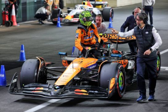 Lando Norris (GBR) McLaren MCL39 in qualifying parc ferme.
29.11.2025. Formula 1 World Championship, Rd 23, Qatar Grand Prix, Doha, Qatar, Sprint and Qualifying Day.
- www.xpbimages.com, EMail: requests@xpbimages.com © Copyright: Batchelor / XPB Images