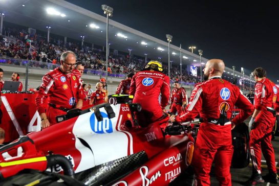 Lewis Hamilton (GBR) Ferrari SF-25 on the grid.
30.11.2025. Formula 1 World Championship, Rd 23, Qatar Grand Prix, Doha, Qatar, Race Day.
- www.xpbimages.com, EMail: requests@xpbimages.com © Copyright: Batchelor / XPB Images