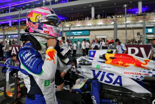 Liam Lawson (NZL) Racing Bulls on the grid.
30.11.2025. Formula 1 World Championship, Rd 23, Qatar Grand Prix, Doha, Qatar, Race Day.
- www.xpbimages.com, EMail: requests@xpbimages.com © Copyright: Batchelor / XPB Images