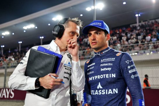 (L to R): Gaetan Jego (FRA) Atlassian Williams Racing Race Engineer with Carlos Sainz (ESP) Atlassian Williams Racing on the grid.
30.11.2025. Formula 1 World Championship, Rd 23, Qatar Grand Prix, Doha, Qatar, Race Day.
- www.xpbimages.com, EMail: requests@xpbimages.com © Copyright: Batchelor / XPB Images