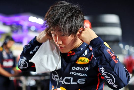 Yuki Tsunoda (JPN) Red Bull Racing on the grid.
30.11.2025. Formula 1 World Championship, Rd 23, Qatar Grand Prix, Doha, Qatar, Race Day.
- www.xpbimages.com, EMail: requests@xpbimages.com © Copyright: Charniaux / XPB Images
