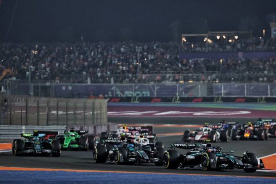 Andrea Kimi Antonelli (ITA) Mercedes AMG F1 W16 at the start of the race.
30.11.2025. Formula 1 World Championship, Rd 23, Qatar Grand Prix, Doha, Qatar, Race Day.
- www.xpbimages.com, EMail: requests@xpbimages.com © Copyright: Batchelor / XPB Images