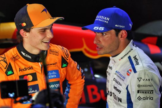 (L to R): Second placed Oscar Piastri (AUS) McLaren with third placed Carlos Sainz (ESP) Atlassian Williams Racing in parc ferme.
30.11.2025. Formula 1 World Championship, Rd 23, Qatar Grand Prix, Doha, Qatar, Race Day.
- www.xpbimages.com, EMail: requests@xpbimages.com © Copyright: Batchelor / XPB Images