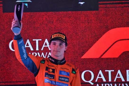 Oscar Piastri (AUS) McLaren celebrates his third position on the podium.
30.11.2025. Formula 1 World Championship, Rd 23, Qatar Grand Prix, Doha, Qatar, Race Day.
- www.xpbimages.com, EMail: requests@xpbimages.com © Copyright: Batchelor / XPB Images