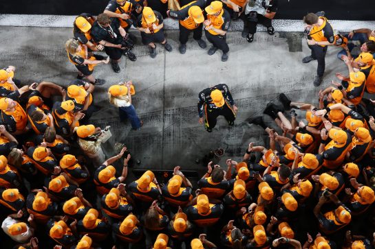 ABU DHABI, UNITED ARAB EMIRATES - DECEMBER 07: 2025 F1 World Drivers Champion Lando Norris of Great Britain and McLaren celebrates with his team during the F1 Grand Prix of Abu Dhabi at Yas Marina Circuit on December 07, 2025 in Abu Dhabi, United Arab Emirates. (Photo by Peter Fox/Getty Images)