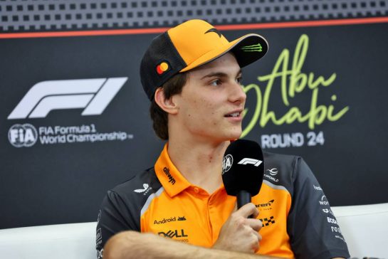 Oscar Piastri (AUS) McLaren in the FIA Press Conference.
04.12.2025. Formula 1 World Championship, Rd 24, Abu Dhabi Grand Prix, Yas Marina Circuit, Abu Dhabi, Preparation Day.
- www.xpbimages.com, EMail: requests@xpbimages.com © Copyright: Bearne / XPB Images