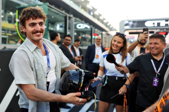 Benson Boone (USA) Singer - Pirelli Hot Laps.
04.12.2025. Formula 1 World Championship, Rd 24, Abu Dhabi Grand Prix, Yas Marina Circuit, Abu Dhabi, Preparation Day.
- www.xpbimages.com, EMail: requests@xpbimages.com © Copyright: Bearne / XPB Images