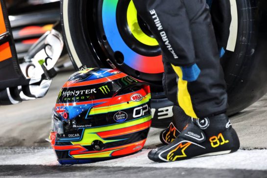 The helmet and racing boots of Oscar Piastri (AUS) McLaren at a team photograph.
04.12.2025. Formula 1 World Championship, Rd 24, Abu Dhabi Grand Prix, Yas Marina Circuit, Abu Dhabi, Preparation Day.
- www.xpbimages.com, EMail: requests@xpbimages.com © Copyright: Charniaux / XPB Images
