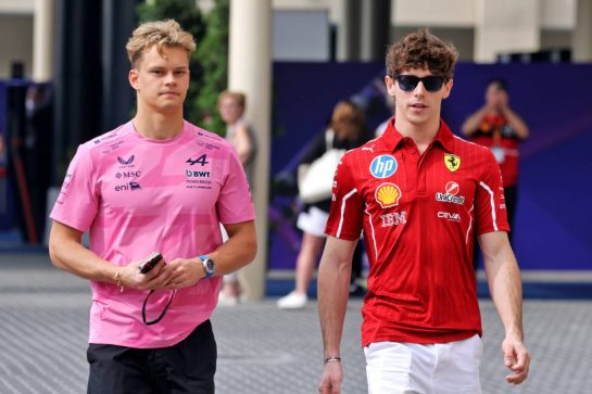 (L to R): Paul Aron (EST) Alpine F1 Team Reserve Driver with Arthur Leclerc (FRA) Ferrari Test Driver.
05.12.2025. Formula 1 World Championship, Rd 24, Abu Dhabi Grand Prix, Yas Marina Circuit, Abu Dhabi, Practice Day.
- www.xpbimages.com, EMail: requests@xpbimages.com © Copyright: Moy / XPB Images