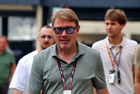 Mika Hakkinen (FIN).
05.12.2025. Formula 1 World Championship, Rd 24, Abu Dhabi Grand Prix, Yas Marina Circuit, Abu Dhabi, Practice Day.
- www.xpbimages.com, EMail: requests@xpbimages.com © Copyright: Bearne / XPB Images