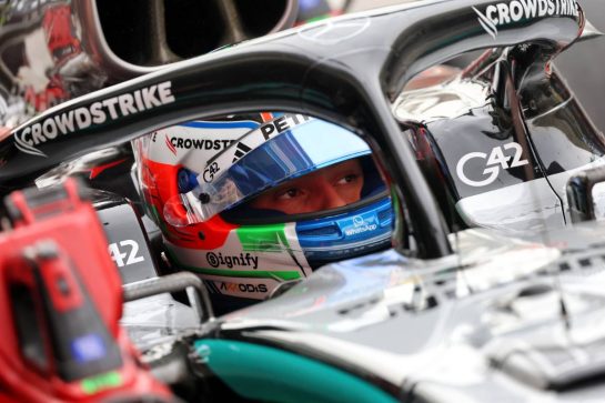 Andrea Kimi Antonelli (ITA) Mercedes AMG F1 W16.
05.12.2025. Formula 1 World Championship, Rd 24, Abu Dhabi Grand Prix, Yas Marina Circuit, Abu Dhabi, Practice Day.
- www.xpbimages.com, EMail: requests@xpbimages.com © Copyright: Batchelor / XPB Images