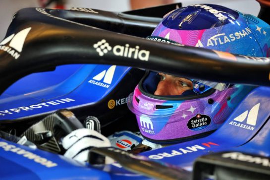 Carlos Sainz (ESP) Atlassian Williams Racing FW47.
05.12.2025. Formula 1 World Championship, Rd 24, Abu Dhabi Grand Prix, Yas Marina Circuit, Abu Dhabi, Practice Day.
- www.xpbimages.com, EMail: requests@xpbimages.com © Copyright: Batchelor / XPB Images