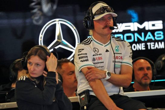 Valtteri Bottas (FIN) Mercedes AMG F1 Reserve Driver (Right) with Doriane Pin (FRA) Mercedes Junior Driver.
05.12.2025. Formula 1 World Championship, Rd 24, Abu Dhabi Grand Prix, Yas Marina Circuit, Abu Dhabi, Practice Day.
- www.xpbimages.com, EMail: requests@xpbimages.com © Copyright: Batchelor / XPB Images