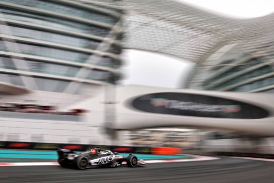 Ryo Hirakawa (JPN) Haas VF-25 Reserve Driver.
05.12.2025. Formula 1 World Championship, Rd 24, Abu Dhabi Grand Prix, Yas Marina Circuit, Abu Dhabi, Practice Day.
- www.xpbimages.com, EMail: requests@xpbimages.com © Copyright: Moy / XPB Images