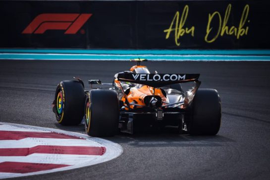 Lando Norris (GBR) McLaren MCL39.
05.12.2025. Formula 1 World Championship, Rd 24, Abu Dhabi Grand Prix, Yas Marina Circuit, Abu Dhabi, Practice Day.
- www.xpbimages.com, EMail: requests@xpbimages.com © Copyright: Bearne / XPB Images