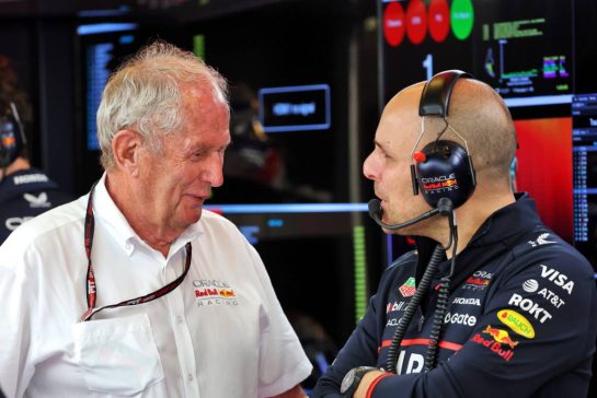 (L to R): Dr Helmut Marko (AUT) Red Bull Motorsport Consultant with Gianpiero Lambiase (ITA) Red Bull Racing Head of Racing.
06.12.2025. Formula 1 World Championship, Rd 24, Abu Dhabi Grand Prix, Yas Marina Circuit, Abu Dhabi, Qualifying Day.
- www.xpbimages.com, EMail: requests@xpbimages.com © Copyright: Batchelor / XPB Images