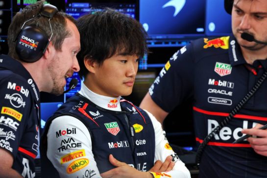 Yuki Tsunoda (JPN) Red Bull Racing.
06.12.2025. Formula 1 World Championship, Rd 24, Abu Dhabi Grand Prix, Yas Marina Circuit, Abu Dhabi, Qualifying Day.
- www.xpbimages.com, EMail: requests@xpbimages.com © Copyright: Batchelor / XPB Images