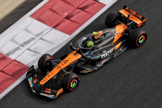 Lando Norris (GBR) McLaren MCL39.
06.12.2025. Formula 1 World Championship, Rd 24, Abu Dhabi Grand Prix, Yas Marina Circuit, Abu Dhabi, Qualifying Day.
- www.xpbimages.com, EMail: requests@xpbimages.com © Copyright: Moy / XPB Images