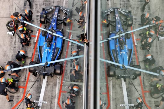 Alexander Albon (THA) Atlassian Williams Racing FW47 in the pits.
06.12.2025. Formula 1 World Championship, Rd 24, Abu Dhabi Grand Prix, Yas Marina Circuit, Abu Dhabi, Qualifying Day.
- www.xpbimages.com, EMail: requests@xpbimages.com © Copyright: Bearne / XPB Images