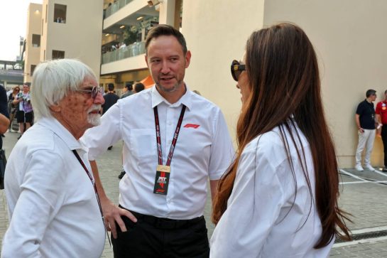 (L to R): Bernie Ecclestone (GBR) with Billy Andrews (GBR) F1 Head of Accreditation and Fabiana Flosi (BRA).
06.12.2025. Formula 1 World Championship, Rd 24, Abu Dhabi Grand Prix, Yas Marina Circuit, Abu Dhabi, Qualifying Day.
- www.xpbimages.com, EMail: requests@xpbimages.com © Copyright: Moy / XPB Images