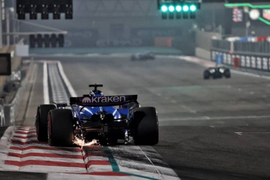 Alexander Albon (THA) Atlassian Williams Racing FW47.
06.12.2025. Formula 1 World Championship, Rd 24, Abu Dhabi Grand Prix, Yas Marina Circuit, Abu Dhabi, Qualifying Day.
- www.xpbimages.com, EMail: requests@xpbimages.com © Copyright: Charniaux / XPB Images