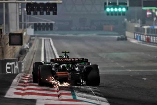 Gabriel Bortoleto (BRA) Sauber C45.
06.12.2025. Formula 1 World Championship, Rd 24, Abu Dhabi Grand Prix, Yas Marina Circuit, Abu Dhabi, Qualifying Day.
- www.xpbimages.com, EMail: requests@xpbimages.com © Copyright: Charniaux / XPB Images