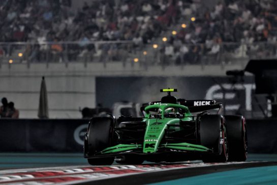 Gabriel Bortoleto (BRA) Sauber C45.
06.12.2025. Formula 1 World Championship, Rd 24, Abu Dhabi Grand Prix, Yas Marina Circuit, Abu Dhabi, Qualifying Day.
- www.xpbimages.com, EMail: requests@xpbimages.com © Copyright: Charniaux / XPB Images
