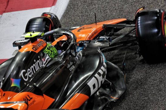 Lando Norris (GBR) McLaren MCL39.
06.12.2025. Formula 1 World Championship, Rd 24, Abu Dhabi Grand Prix, Yas Marina Circuit, Abu Dhabi, Qualifying Day.
- www.xpbimages.com, EMail: requests@xpbimages.com © Copyright: Bearne / XPB Images