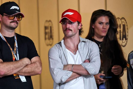 Benson Boone (USA) Singer.
06.12.2025. Formula 1 World Championship, Rd 24, Abu Dhabi Grand Prix, Yas Marina Circuit, Abu Dhabi, Qualifying Day.
- www.xpbimages.com, EMail: requests@xpbimages.com © Copyright: Batchelor / XPB Images