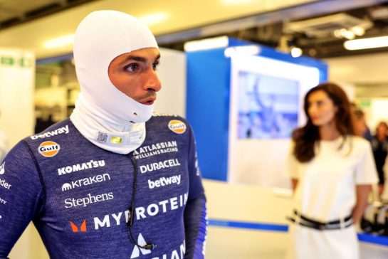 Carlos Sainz (ESP) Atlassian Williams Racing.
06.12.2025. Formula 1 World Championship, Rd 24, Abu Dhabi Grand Prix, Yas Marina Circuit, Abu Dhabi, Qualifying Day.
- www.xpbimages.com, EMail: requests@xpbimages.com © Copyright: Bearne / XPB Images