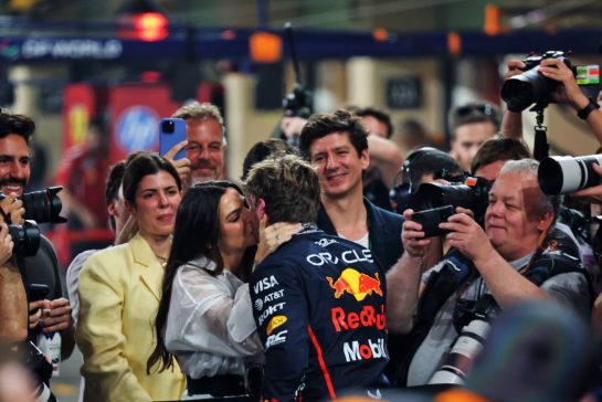 Max Verstappen (NLD) Red Bull Racing celebrates his pole position in qualifying parc ferme with his girlfriend Kelly Piquet (BRA).
06.12.2025. Formula 1 World Championship, Rd 24, Abu Dhabi Grand Prix, Yas Marina Circuit, Abu Dhabi, Qualifying Day.
- www.xpbimages.com, EMail: requests@xpbimages.com © Copyright: Batchelor / XPB Images