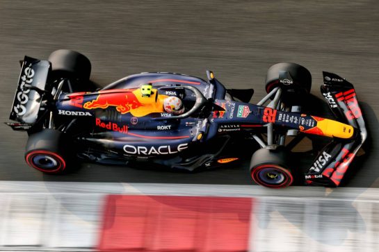 Yuki Tsunoda (JPN) Red Bull Racing RB21.
06.12.2025. Formula 1 World Championship, Rd 24, Abu Dhabi Grand Prix, Yas Marina Circuit, Abu Dhabi, Qualifying Day.
- www.xpbimages.com, EMail: requests@xpbimages.com © Copyright: Coates / XPB Images