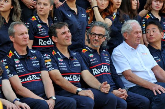 (L to R): Paul Monaghan (GBR) Red Bull Racing Chief Engineer; Pierre Wache (FRA) Red Bull Racing Technical Director; Laurent Mekies (FRA) Red Bull Racing Team Principal and CEO; and Dr Helmut Marko (AUT) Red Bull Motorsport Consultant, at a team photograph.
07.12.2025. Formula 1 World Championship, Rd 24, Abu Dhabi Grand Prix, Yas Marina Circuit, Abu Dhabi, Race Day.
- www.xpbimages.com, EMail: requests@xpbimages.com © Copyright: Batchelor / XPB Images