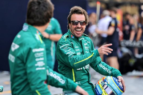 Fernando Alonso (ESP) Aston Martin F1 Team and Lance Stroll (CDN) Aston Martin F1 Team at a team photograph.
07.12.2025. Formula 1 World Championship, Rd 24, Abu Dhabi Grand Prix, Yas Marina Circuit, Abu Dhabi, Race Day.
- www.xpbimages.com, EMail: requests@xpbimages.com © Copyright: Moy / XPB Images