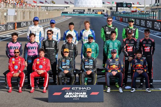 Drivers' end of season group photograph.
07.12.2025. Formula 1 World Championship, Rd 24, Abu Dhabi Grand Prix, Yas Marina Circuit, Abu Dhabi, Race Day.
- www.xpbimages.com, EMail: requests@xpbimages.com © Copyright: Batchelor / XPB Images