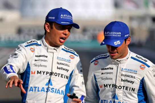 (L to R): Alexander Albon (THA) Atlassian Williams Racing and Carlos Sainz (ESP) Atlassian Williams Racing at the end of season group photograph.
07.12.2025. Formula 1 World Championship, Rd 24, Abu Dhabi Grand Prix, Yas Marina Circuit, Abu Dhabi, Race Day.
- www.xpbimages.com, EMail: requests@xpbimages.com © Copyright: Charniaux / XPB Images